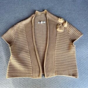 Vintage Cabi Tan Beige Crochet Knitt Short Sleeve Rosette Open Sweater Cardigan